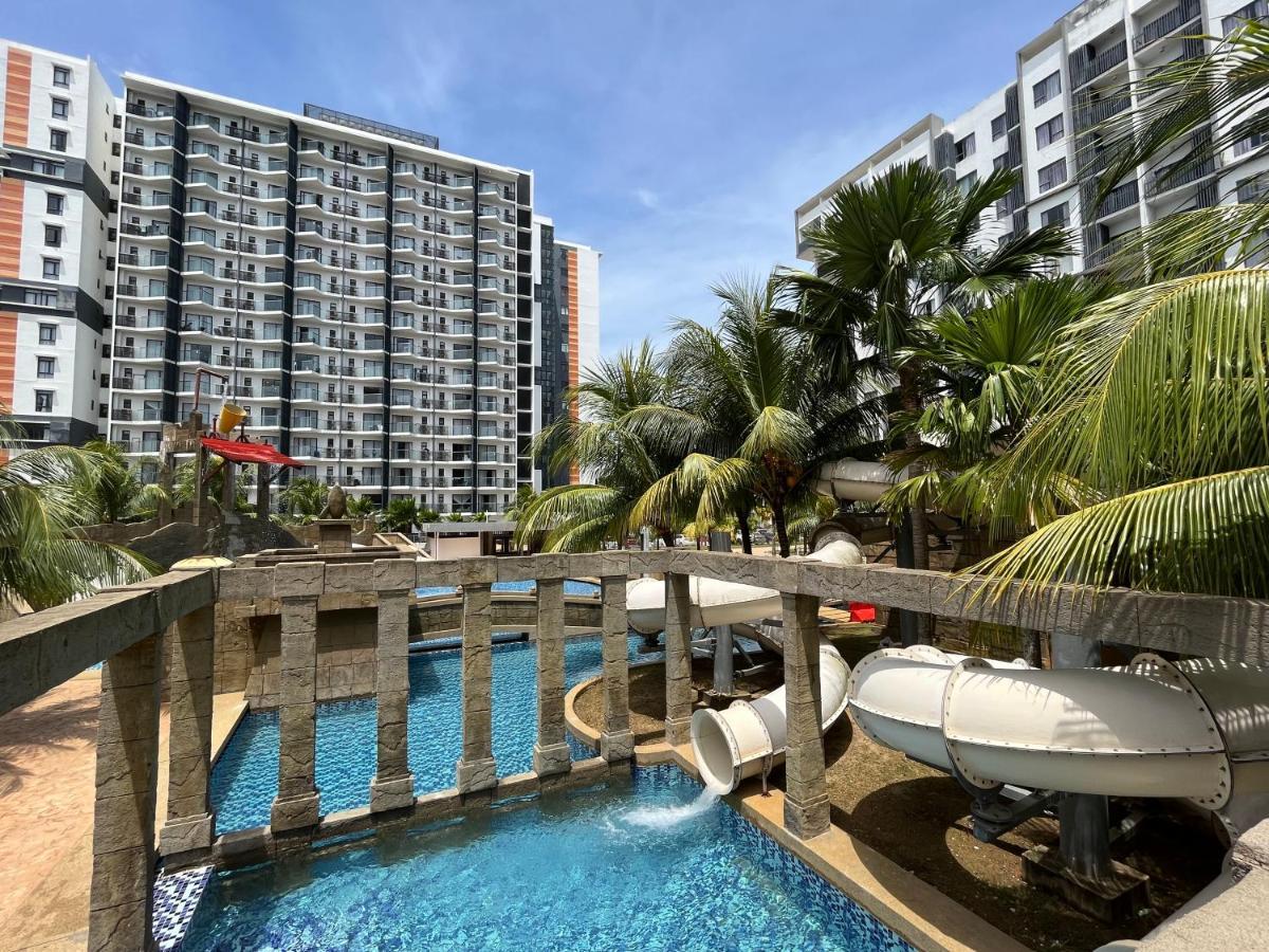 Sg Resort Residence - Beach & Waterpark Kuantan Bagian luar foto