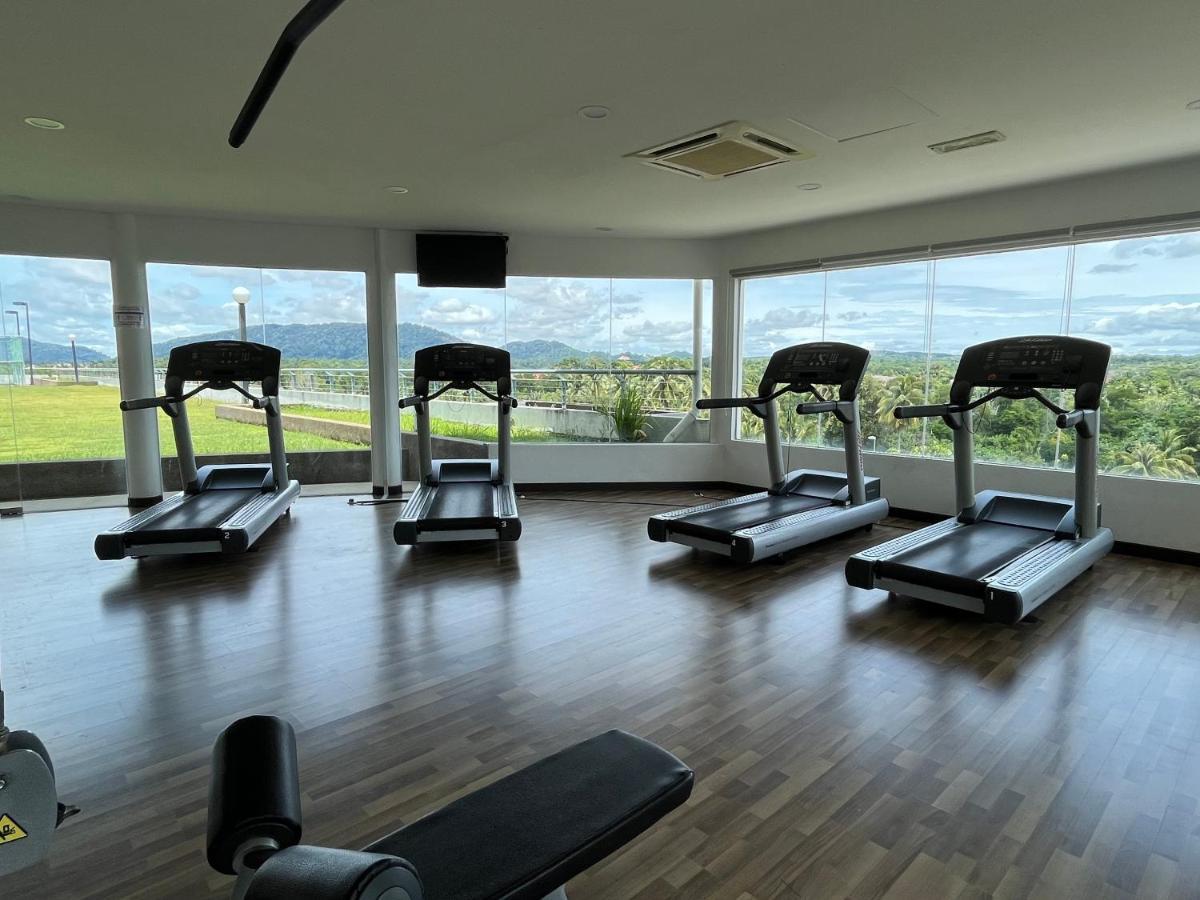 Sg Resort Residence - Beach & Waterpark Kuantan Bagian luar foto